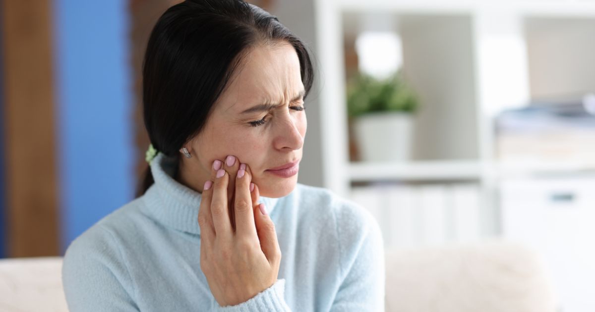 If your jaw clicks, aches, or feels tight, especially after a long day, it could be related to everyday habits. Jaw tension and TMJ (temporomandibular joint) discomfort are more common than many people realise, and they’re often tied to things like posture, stress, or bite alignment.